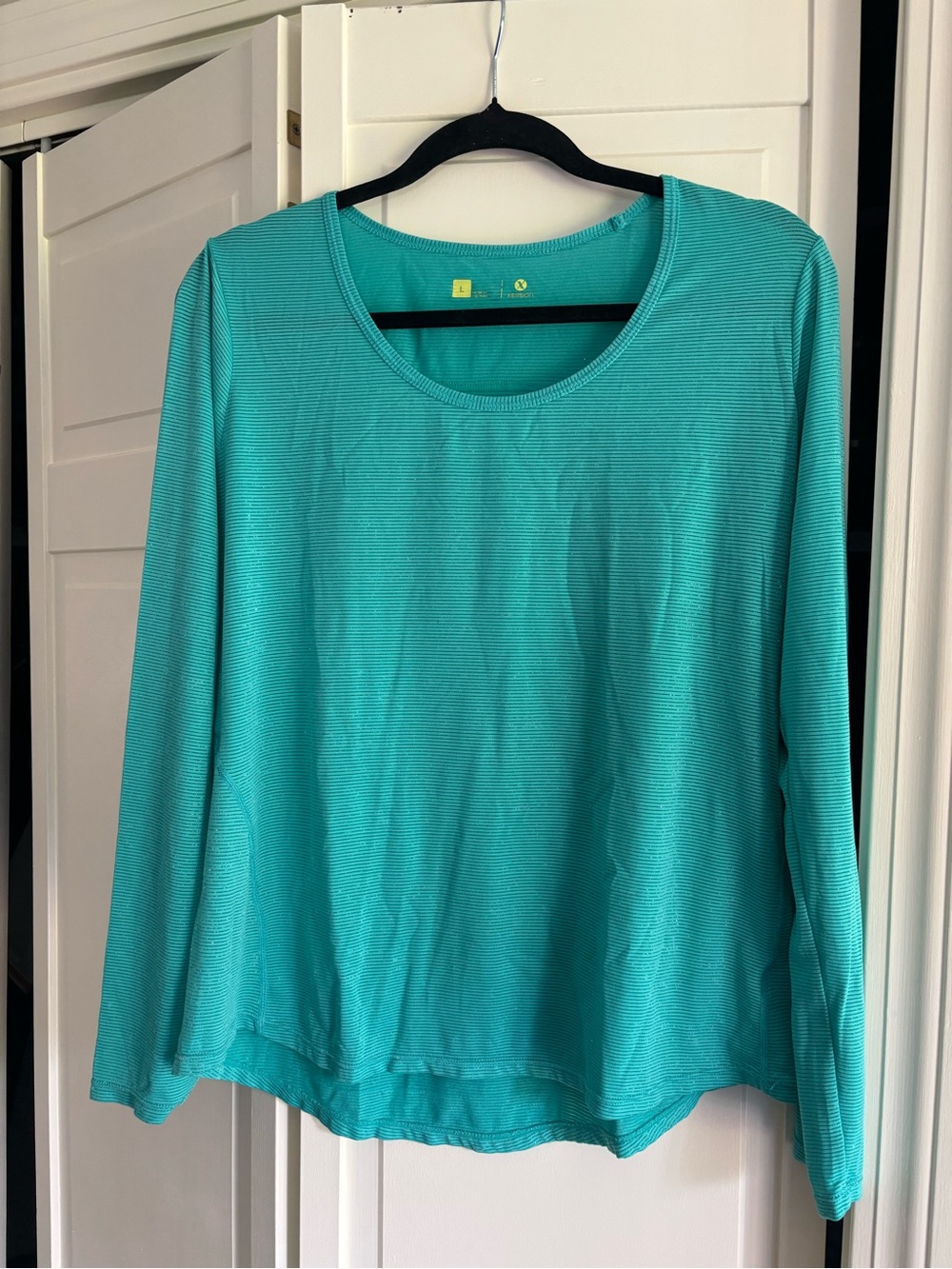 Xersion Teal Long-Sleeve Scoop Neck Top
